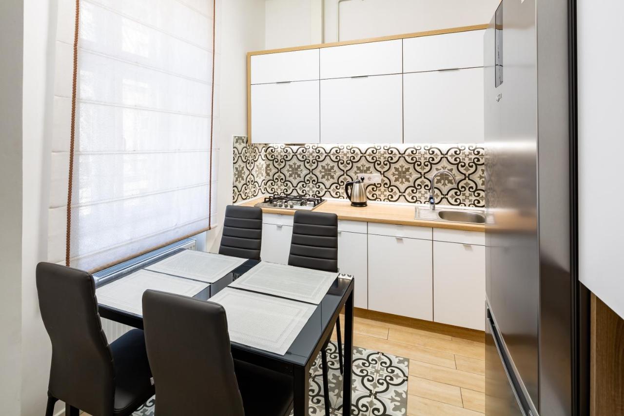 Romari Апартаменти Куліша 41 Lviv Ngoại thất bức ảnh