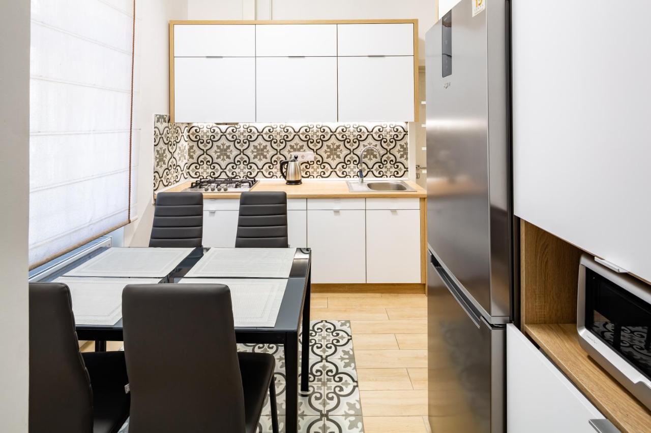 Romari Апартаменти Куліша 41 Lviv Ngoại thất bức ảnh
