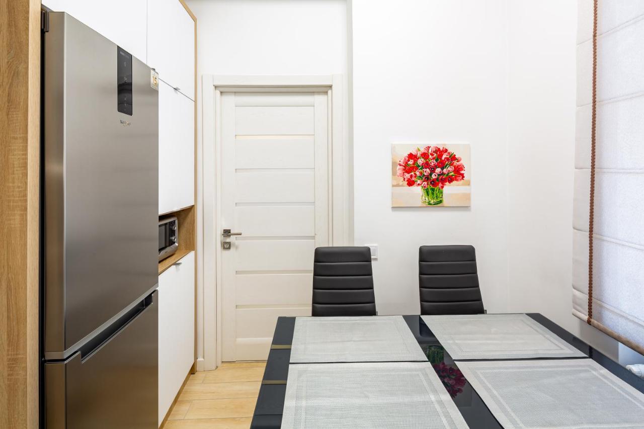 Romari Апартаменти Куліша 41 Lviv Ngoại thất bức ảnh