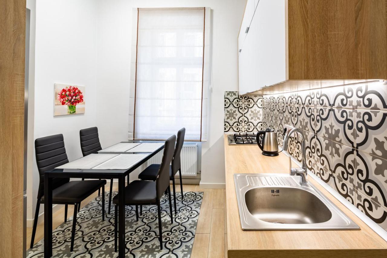 Romari Апартаменти Куліша 41 Lviv Ngoại thất bức ảnh